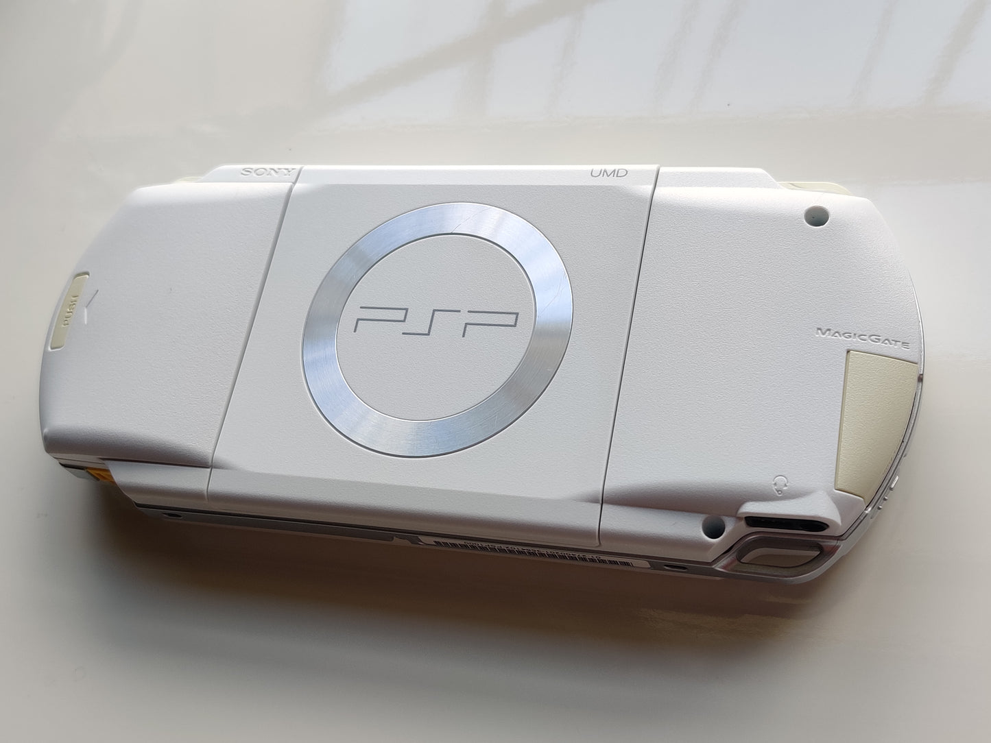 Ceramic White PSP 1000