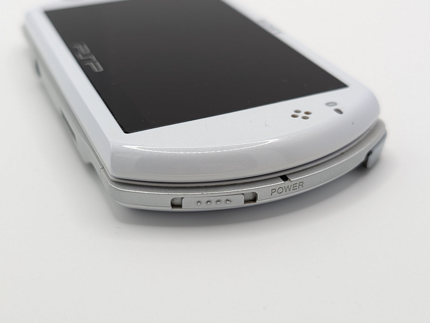 White PSP Go