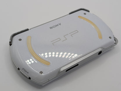 White PSP Go