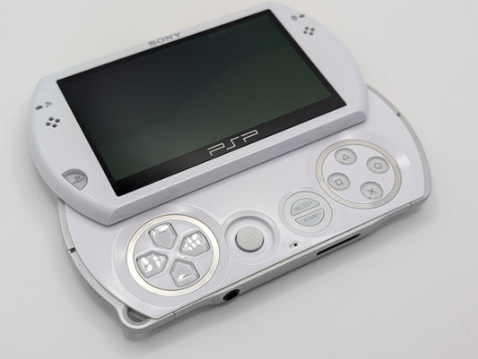White PSP Go