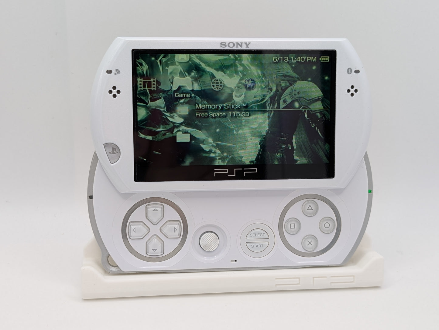 White PSP Go