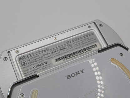 White PSP Go
