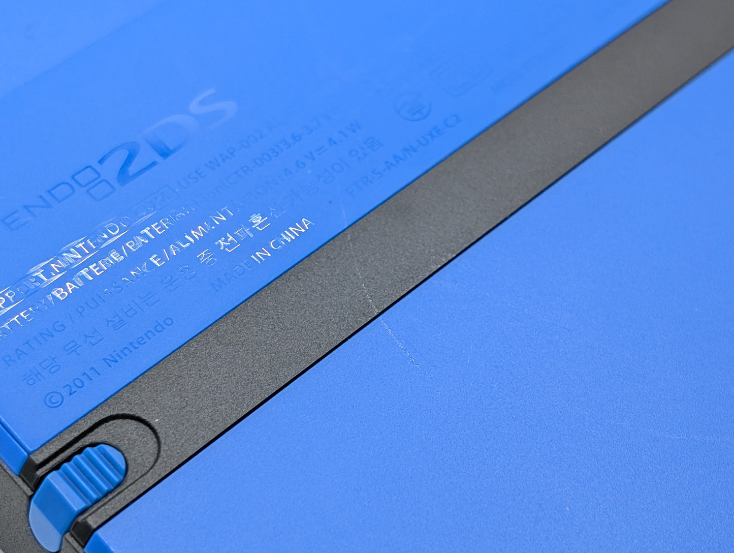Blue & Black 2DS