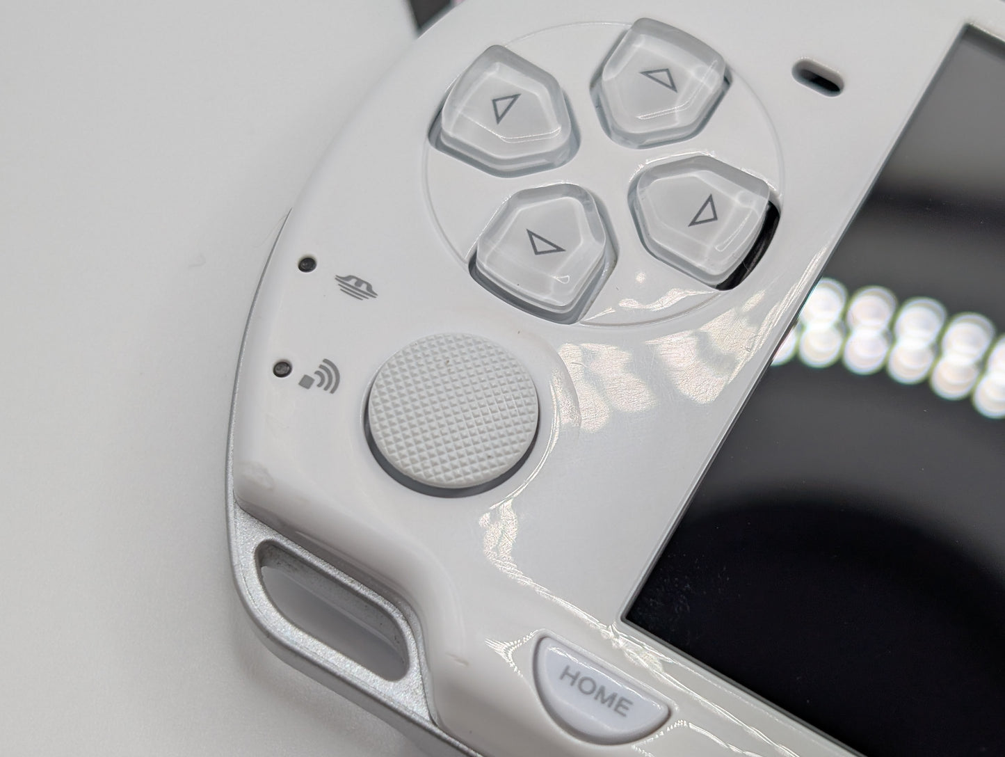 White PSP 2000