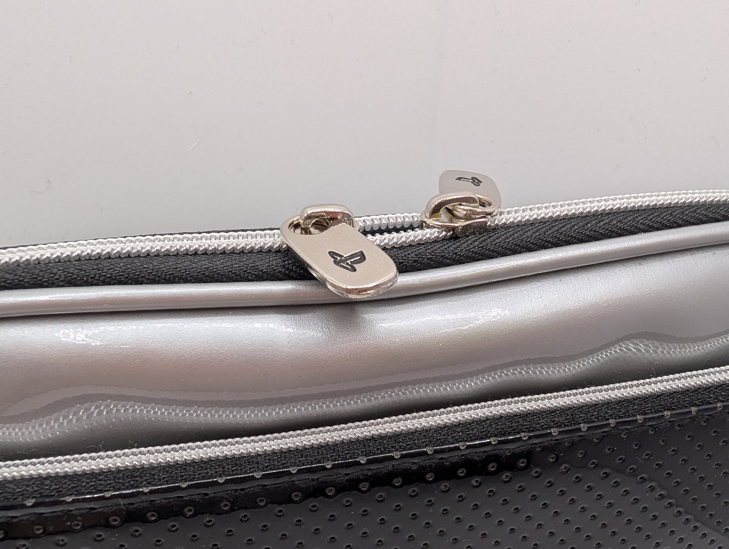 PSVita Black&Silver Pouch NIB